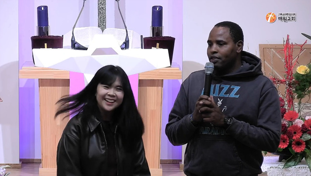 이승연 통역.jpg